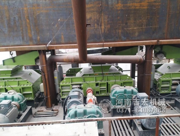 試過多種破碎機,為啥老廠長獨寵白云石對輥機？答案藏在細節(jié)里！