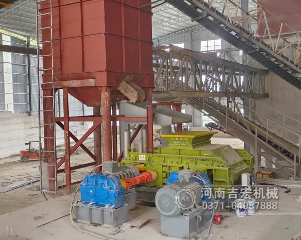 礦場主自述：“換了液壓對輥機(jī)后，我的鐵礦石制砂廠終于扭虧為盈！”