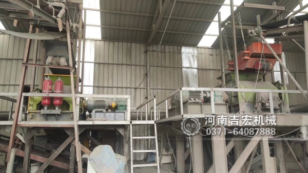小礦場換設(shè)備怕踩坑？鎳礦對輥破碎機小巧能打,投入不多回本快,選它心里踏實!